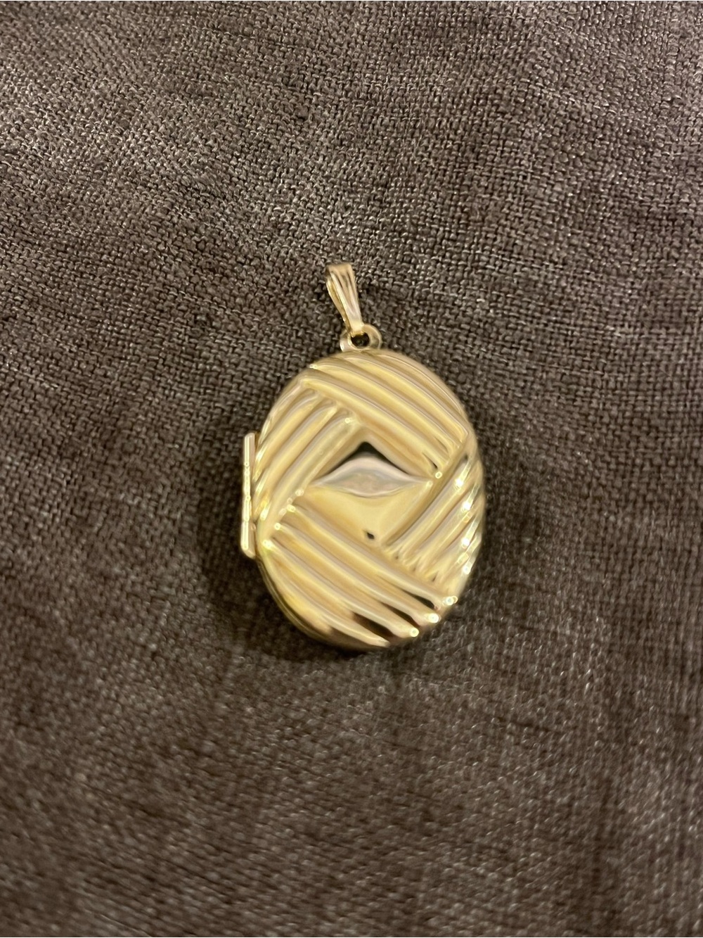 Vintage Signed Solid 14K Gold Textured Oval Locket Pendant